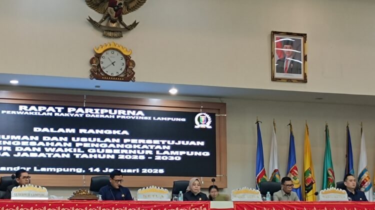Ketua DPRD Provinsi Lampung Ahmad Giri Akbar memimpin Rapat Paripurna DPRD dengan Agenda Usulan Penetapan/Pengesahan Gubernur dan Wakil Gubernur Lampung Masa Jabatan 2025-2029
