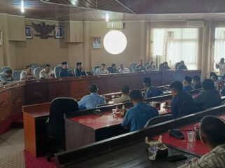 Rapat dengar pendapat antara Anggota Pansus Tata Niaga Singkong DPRD Provinsi Lampung dengan pihak terkait di gedung DPRD kabupaten Lampung Timur Jumat (17/01/2025) 