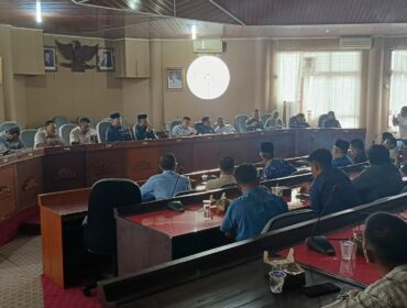 Rapat dengar pendapat antara Anggota Pansus Tata Niaga Singkong DPRD Provinsi Lampung dengan pihak terkait di gedung DPRD kabupaten Lampung Timur Jumat (17/01/2025) 