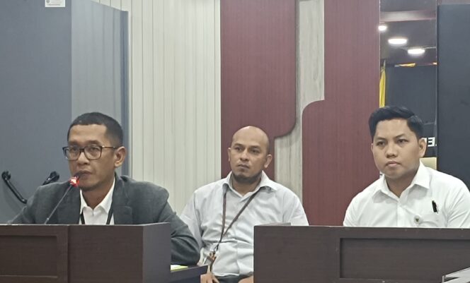 
					Kepala Kantor Komisi Pengawas Persaingan Usaha (KPPU) Wilayah II Lampung dalam Rapat Dengar Pendapat dengan Anggota Pansus Tata Niaga Singkong DPRD Provinsi Lampung. 
