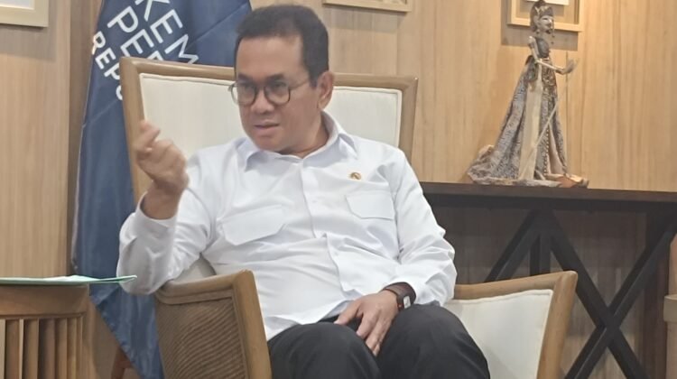 Menteri Perdagangan Budi Santoso saat berdiskusi dengan anggota Pansus Tata Niaga Singkong DPRD Provinsi Lampung di Kementerian Perdagangan, Rabu (05/02/2025). 