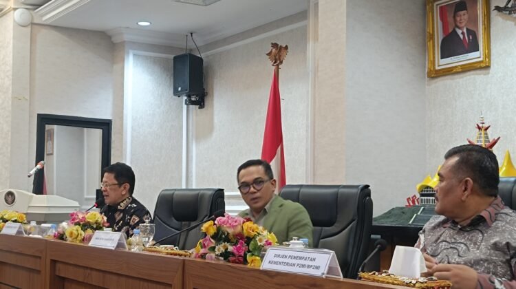Rapat Dengar Pendapat dengan Anggota Baleg DPR RI dalam rangka revisi UU 18 Tahun 2017 tentang Pekerja Migran Indonesia di ruang rapat Gubernur Lampung, Kamis (27/02/2025). 
