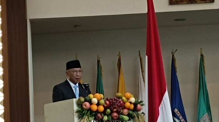 Gubernur Lampung Rahmat Mirzani Djausal dalam sambutan perdananya di ruang rapat paripurna DPRD Provinsi Lampung, Selasa (04/02/2025). 