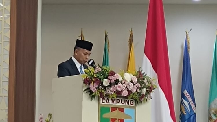 Wakil Kepala Perwakilan BPK Provinsi Lampung, Budi Prijono saat membacakan risalah LHP BPK pada rapat paripurna DPRD Provinsi Lampung, Jumat (23/05/2025). 