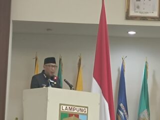 Gubernur Lampung Rahmat Mirzani Djausal saat memberikan sambutan dalam rapat paripurna DPRD Provinsi Lampung