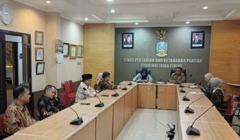 Komisi II DPRD Provinsi Lampung melakukan kunjungan kerja ke Dinas Pertanian dan Tanaman Pangan Provinsi Jawa Timur dalam rangka penyusunan Raperda Perlindungan dan Pemberdayaan Petani, Kamis (20/11/2025) 