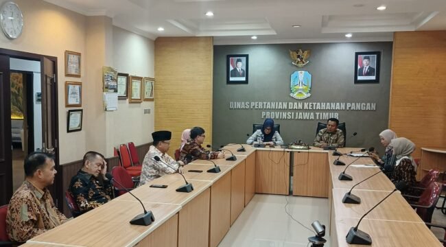 Komisi II DPRD Provinsi Lampung melakukan kunjungan kerja ke Dinas Pertanian dan Tanaman Pangan Provinsi Jawa Timur dalam rangka penyusunan Raperda Perlindungan dan Pemberdayaan Petani, Kamis (20/11/2025) 