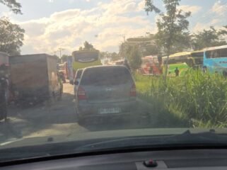 Situasi kemacetan seusai kegiatan ijtima ulama, Minggu (30/11/2025). Photo dijepret dari mobil salah satu peserta ijtima. 