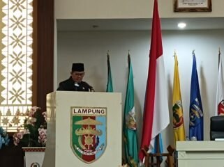 Juru bicara Pansus LKPJ A.M Syafei saat membacakan laporan dalam rapat paripurna DPRD Provinsi Lampung, Senin 25/05/2026