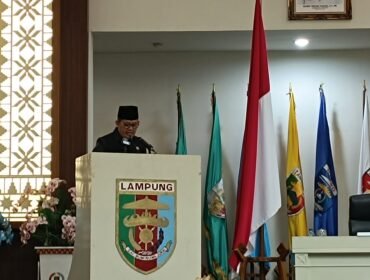 Juru bicara Pansus LKPJ A.M Syafei saat membacakan laporan dalam rapat paripurna DPRD Provinsi Lampung, Senin 25/05/2026